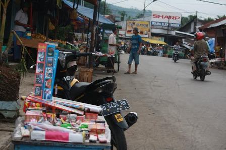 Penjual Kembang Api Mulai Marak