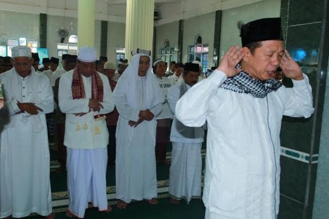 Bupati Salat Ied di Masjid Jamik