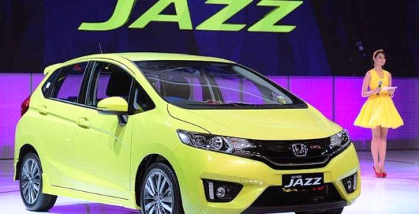 Perbandingan Toyota Yaris VS Honda Jazz 2014 Terbaru