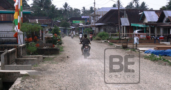 Warga Keluhkan Debu Jalan