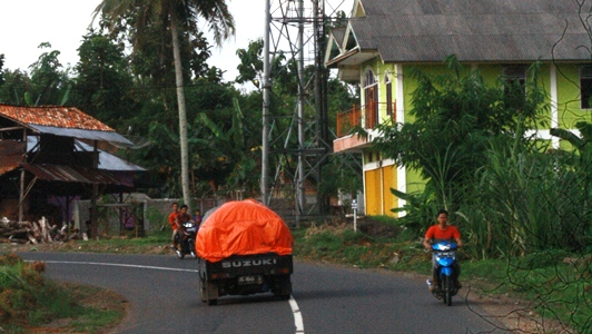 7 Tahun, Tower Tak Bayar Pajak