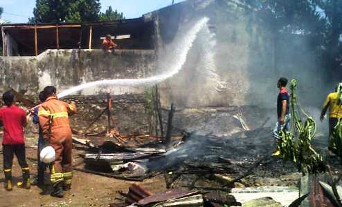 Rumah Warga P Natadirja Ludes