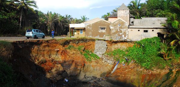 Abrasi, Rumah Terancam Amblas