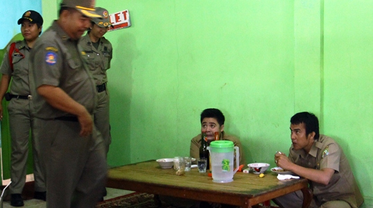 4 PNS Terjaring Makan Siang