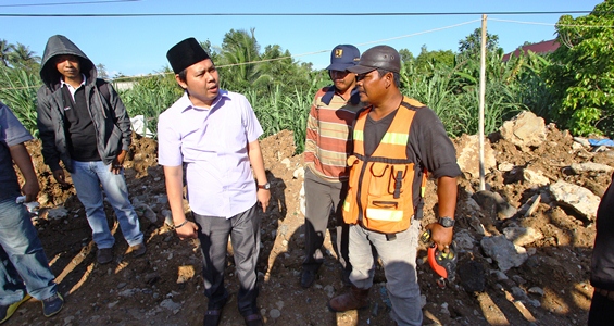 Jalan Macet, Truk BB Masuk Gang