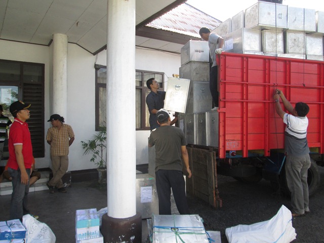 KPU Distribusikan Logistik