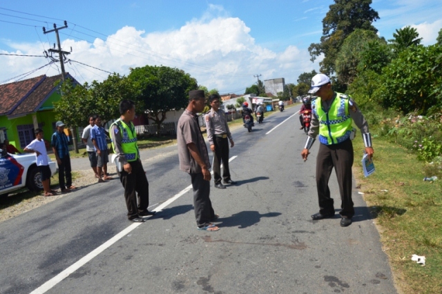 Mobil Kades Diduga Terlibat Laka, Pelajar Tekapar