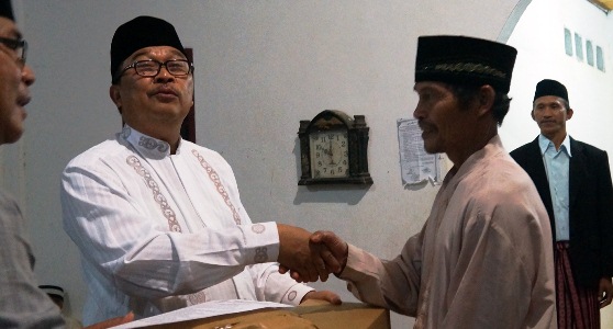 Bupati, Wabup dan Sekkab BS Bantu Masjid