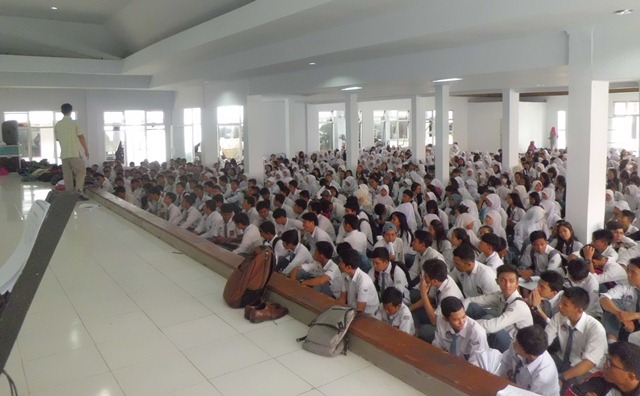 Siswa SMKN 5 Belajar di SMP