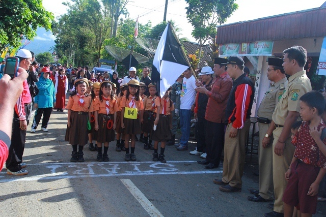 Bupati Lepas Lomba Gerak Jalan