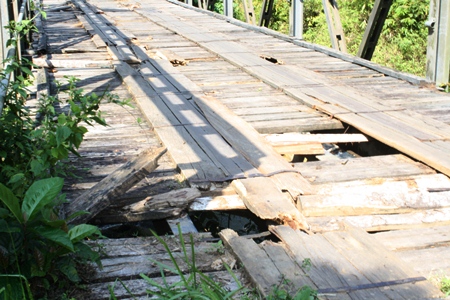 Jembatan Air Temam Rusak