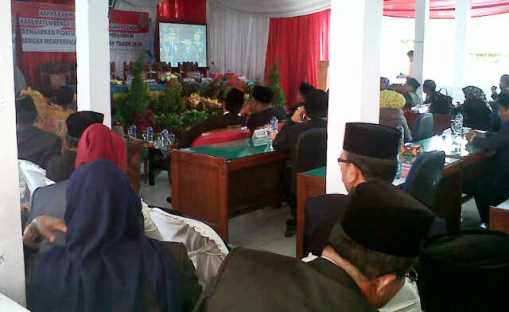 10 Dewan Absen Paripurna