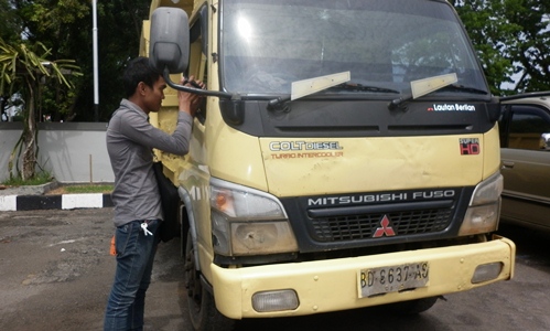 Mobil Truk Dilarikan Sopir