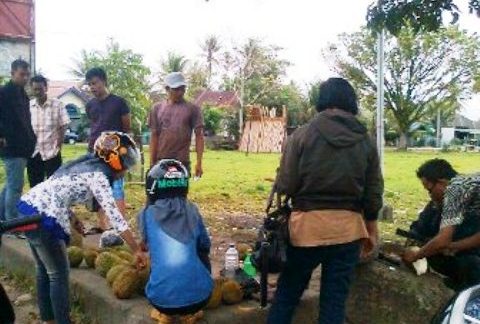 Pedagang Duren Langgar Aturan