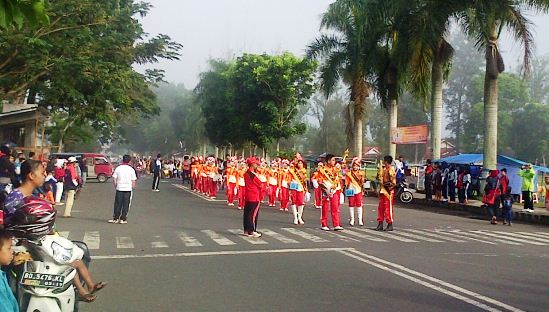 Ratusan Pelajar Lomba Drumband