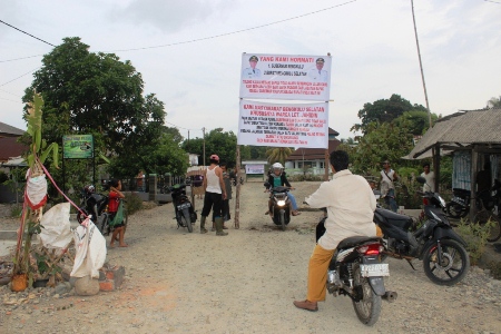 Warga Tuntut  Gubernur dan Bupati Mundur