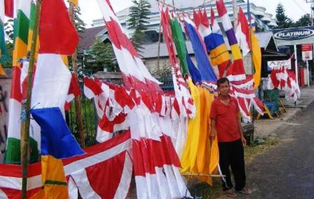 Penjual Bendera Bermunculan