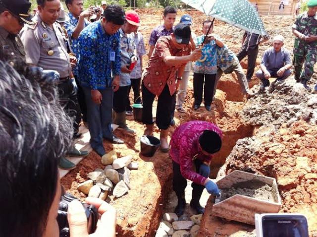 Bupati Letakkan Batu Pertama Puskesmas Ketenong