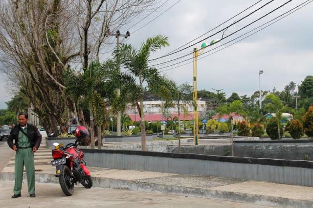 Alun-alun Tak Kunjung Diresmikan