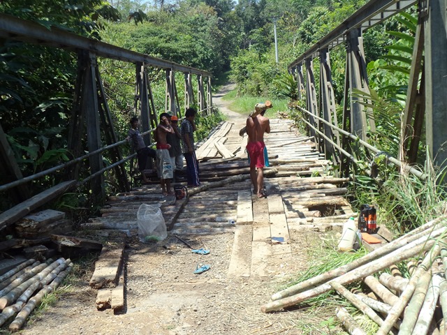 Jembatan Rusak, Desa Terisolir