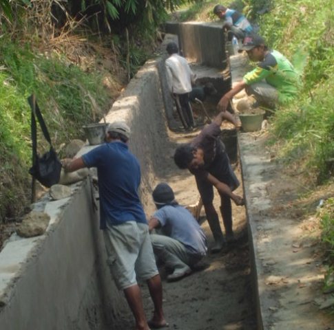 Warga Keluhkan Pembangunan Drainase