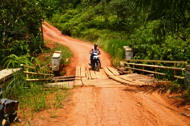 Jembatan Nyaris Ambruk.