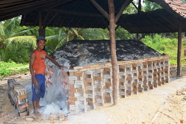 Batu Bata Berbahan Sekam