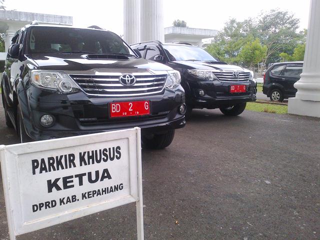 Anggota Dewan Tanpa Mobnas