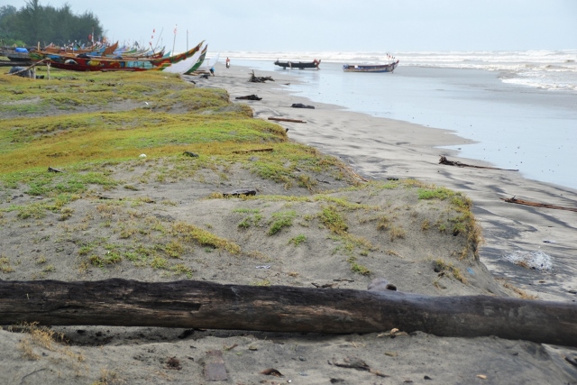 2 Sampan Karam, 24 Nelayan Nyaris Tewas