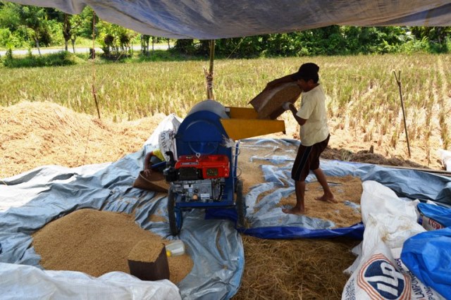 Petani Terbantu Mesin