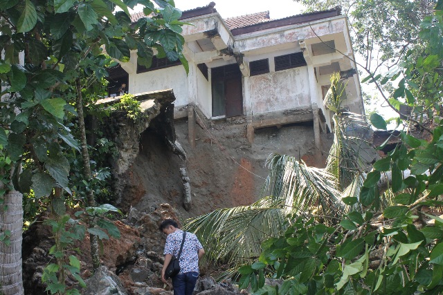 Gedung Dikpora Nyaris Ambruk