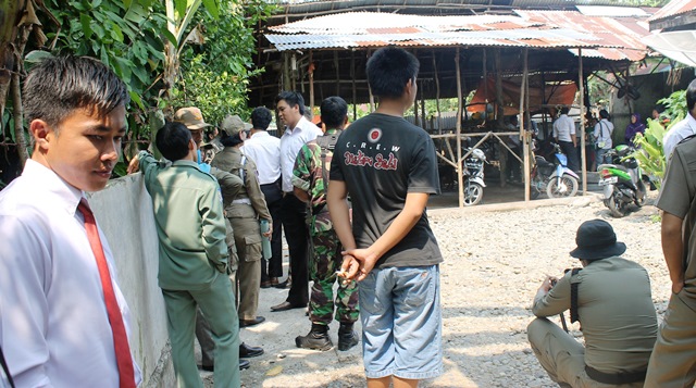 Pemilik Menangis, Satpol PP Urung Bongkar Kandang Ayam