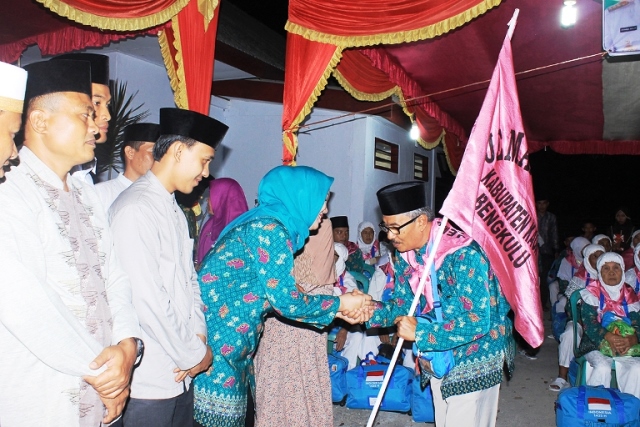 Pelepasan CJH Diwarnai Isak Tangis