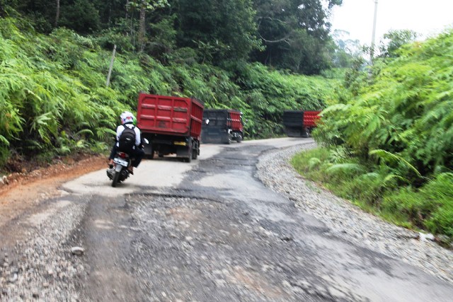 Jalan Provinsi Belum Kunjung diperbaiki