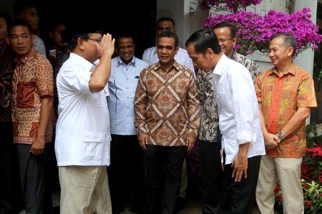 Prabowo Hormat, Jokowi Kaget