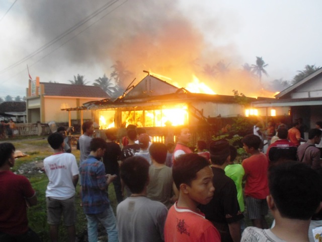 Stres Istri Kabur, Lelaki Bakar Rumah Ibu