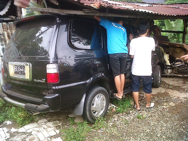 Tabrak Pohon, Mobil Dosen UMB Jungkir Balik