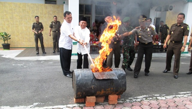 Kejari Musnahkan 1,2 Kg Narkoba