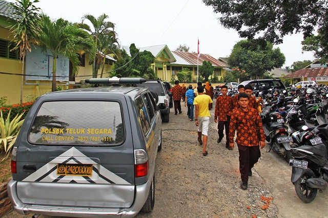 Satpam dan Siswa Ribut, Guru Terluka