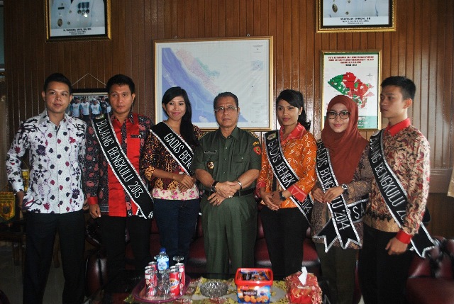 Bujang Gadis Bengkulu Sambangi Bupati