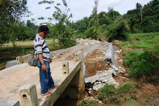 Jalan  Senilai Rp 605,5 Juta Ambruk