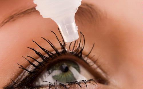 Ini Bahaya Gunakan Eyeliner Terlalu Dekat dengan Mata