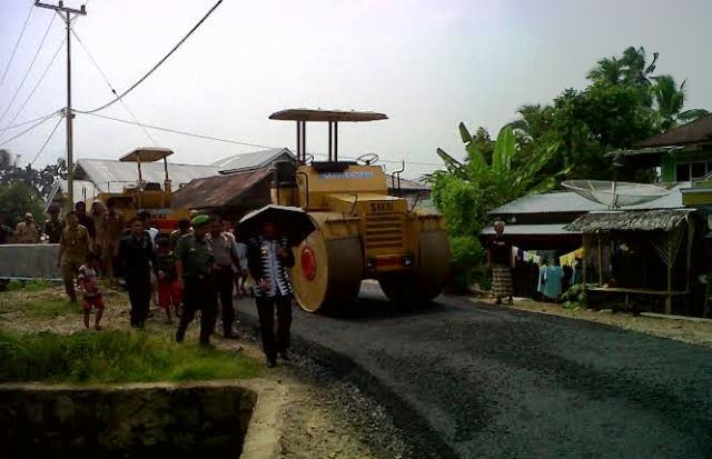 Bupati Lebong Pantau Pembangunan Jalan