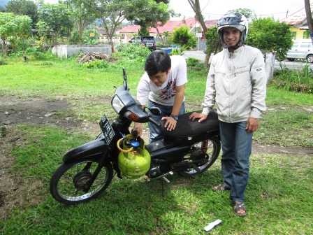 Tukang Ojek Ciptakan Motor Berbahan Bakar LPG