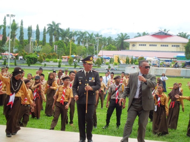 Bupati Goyang Gemu Takirin