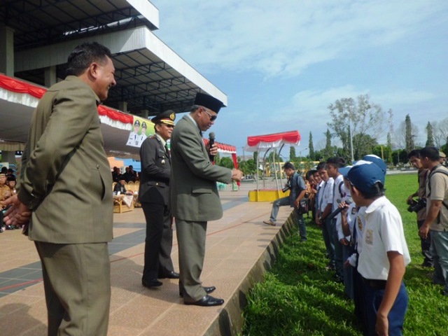 Sebut Nama Pahlawan, Pelajar Terima Hadiah