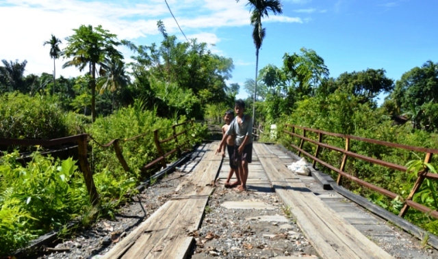 Jembatan Nyaris Ambruk