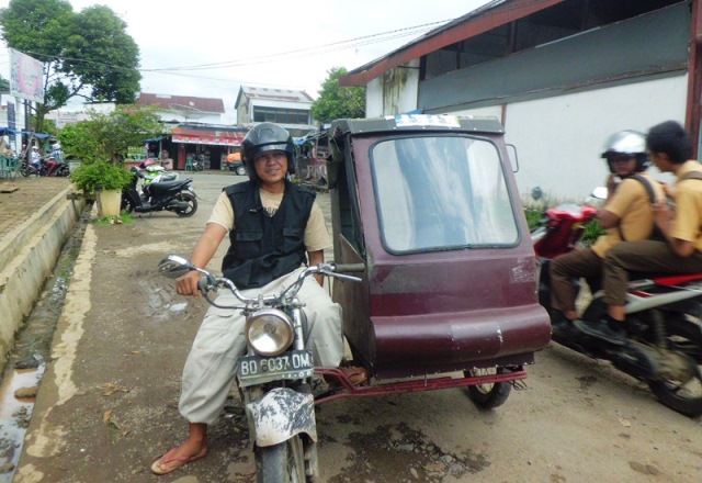 Becak Motor Sepi Penumpang