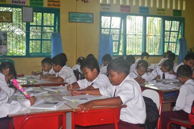 Tabot Tebuang, Siswa Benteng Tetap Belajar