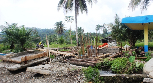 Kontrak Habis, Proyek Jembatan Masih Dikerjakan